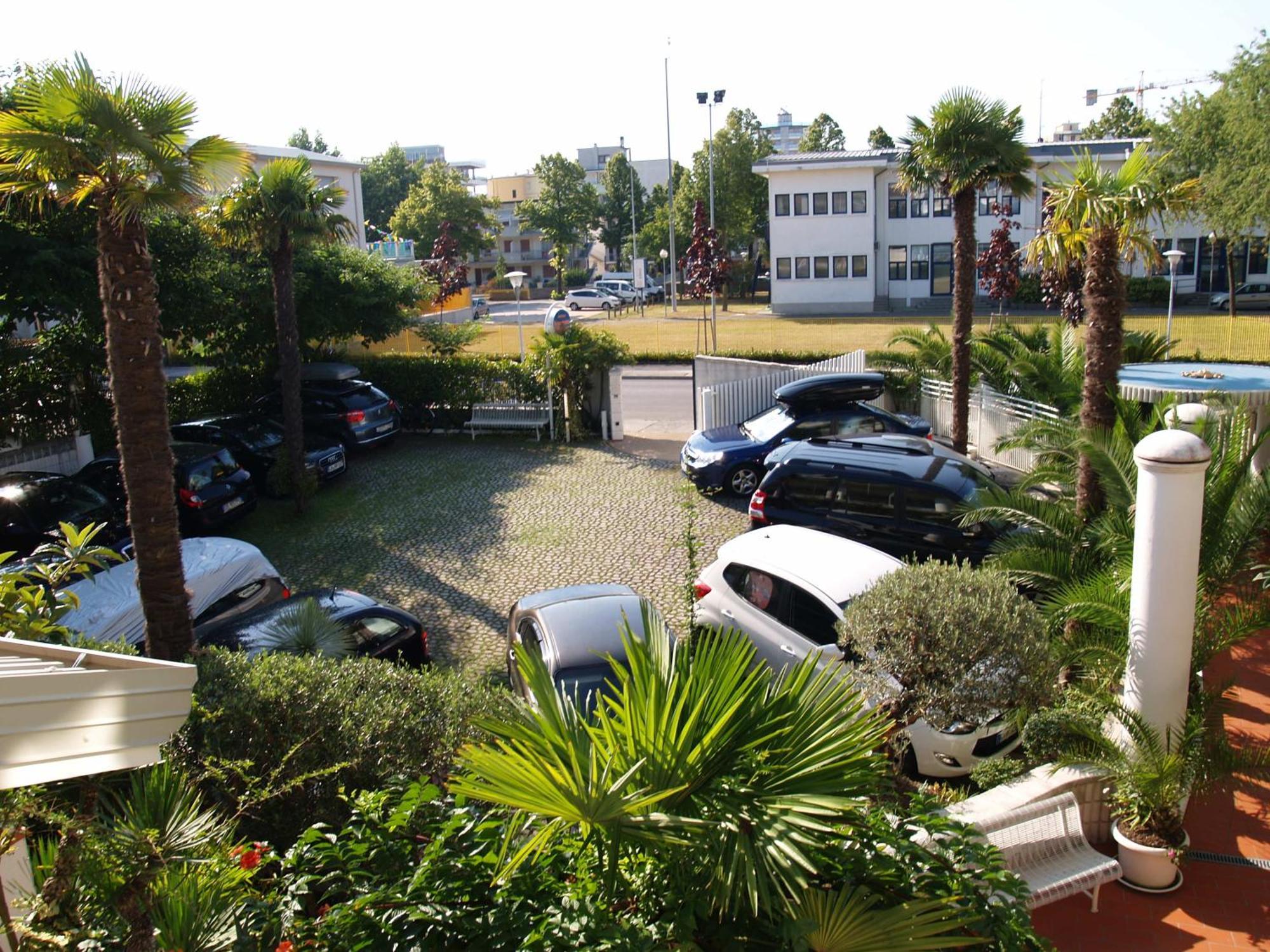 Casa Zaccolo - Adults Only Lägenhet Lignano Sabbiadoro Exteriör bild